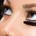 Почему возникает аллергия на глазах от косметики и как ее лечить?